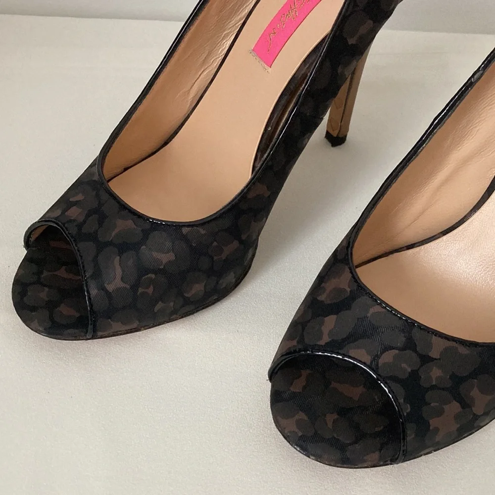Betsey Johnson Lakin Open-Toe Pump